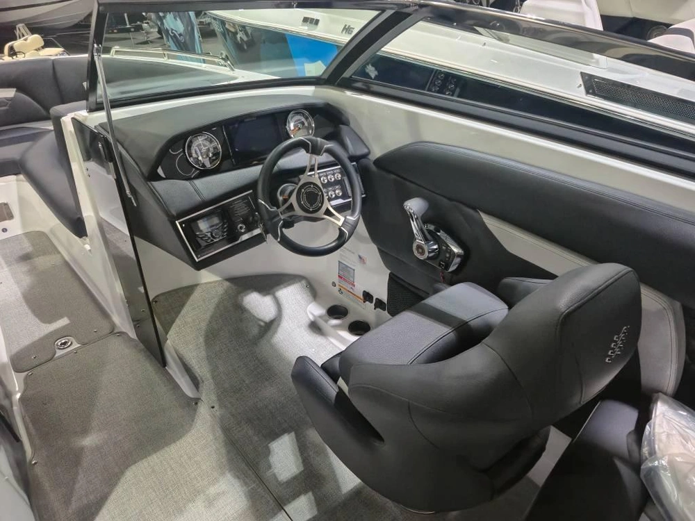 Four Winns Hd8 6.2l/350hp 2026 alt