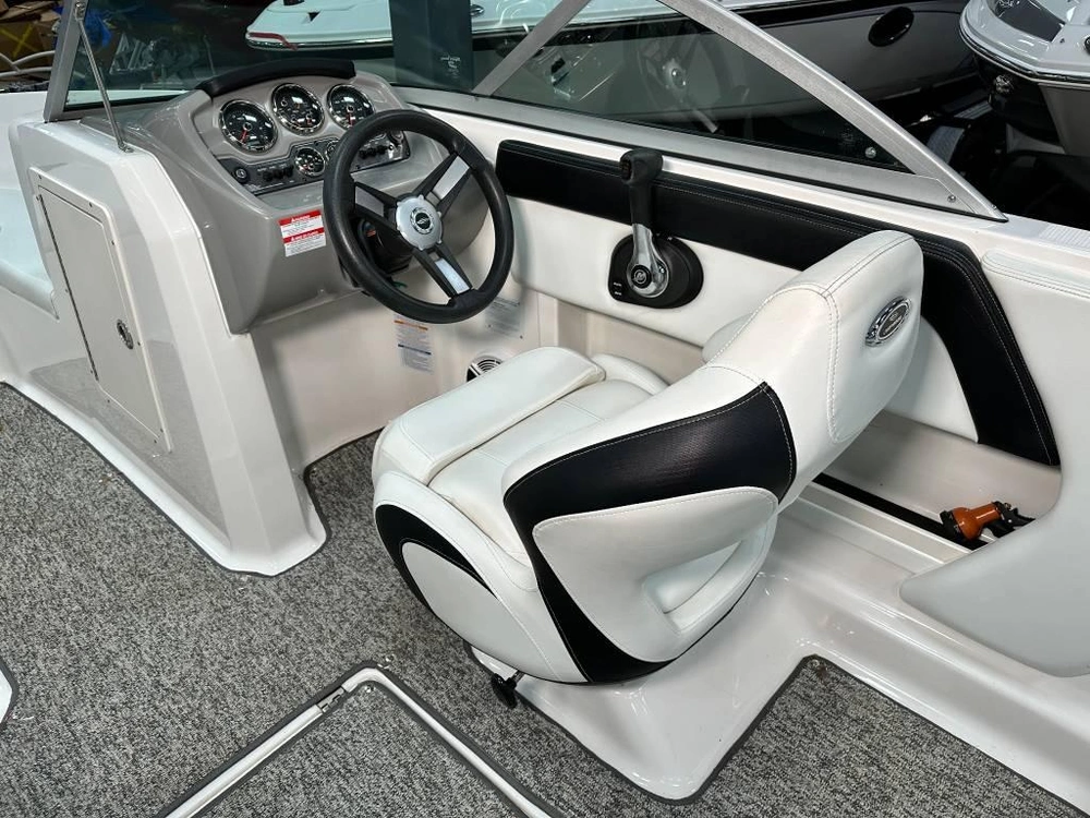 2018 Chaparral H2o 19 alt