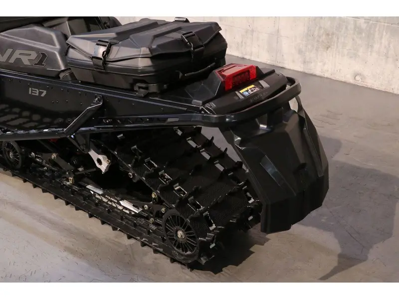 Polaris PATRIOT BOOST INDY VR1 DYNAMIX 137 DEMO 2025