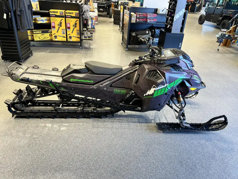 2026 Lynx SHREDDER RE 3900 850 E-TEC Turbo R PowderMax X-Light 3.0" SHOT w/ 10.25" Touchscreen