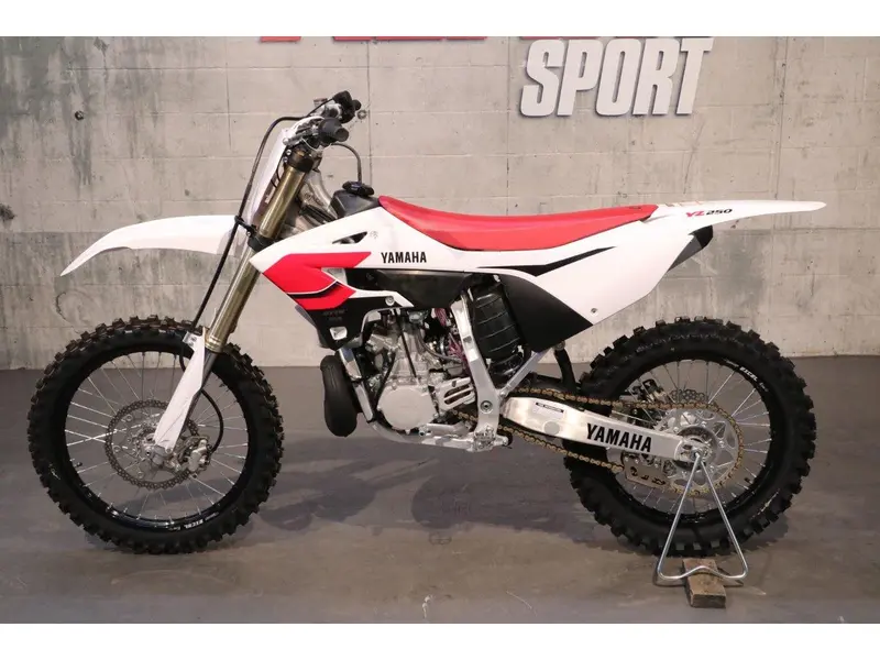 2026 Yamaha YZ250 70E ANNIVERSAIRE thumbnail 3