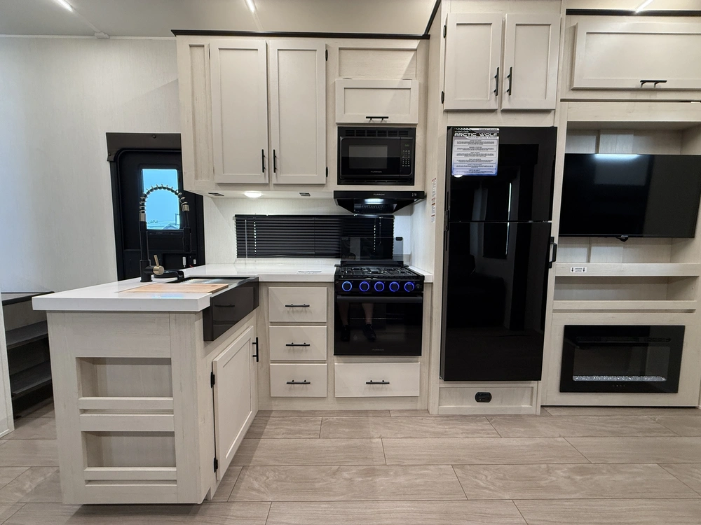 Arctic Wolf 285opt 2026 alt