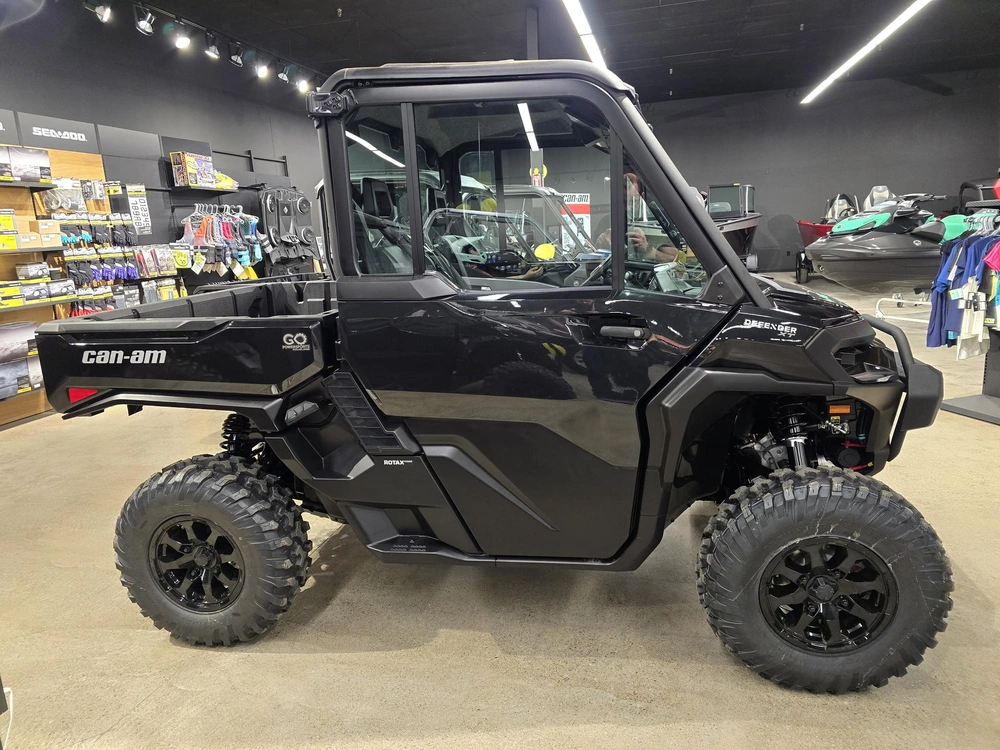 2026 Brp Defender Xt Cab Hd11 With 10.25 In. Infotainment alt