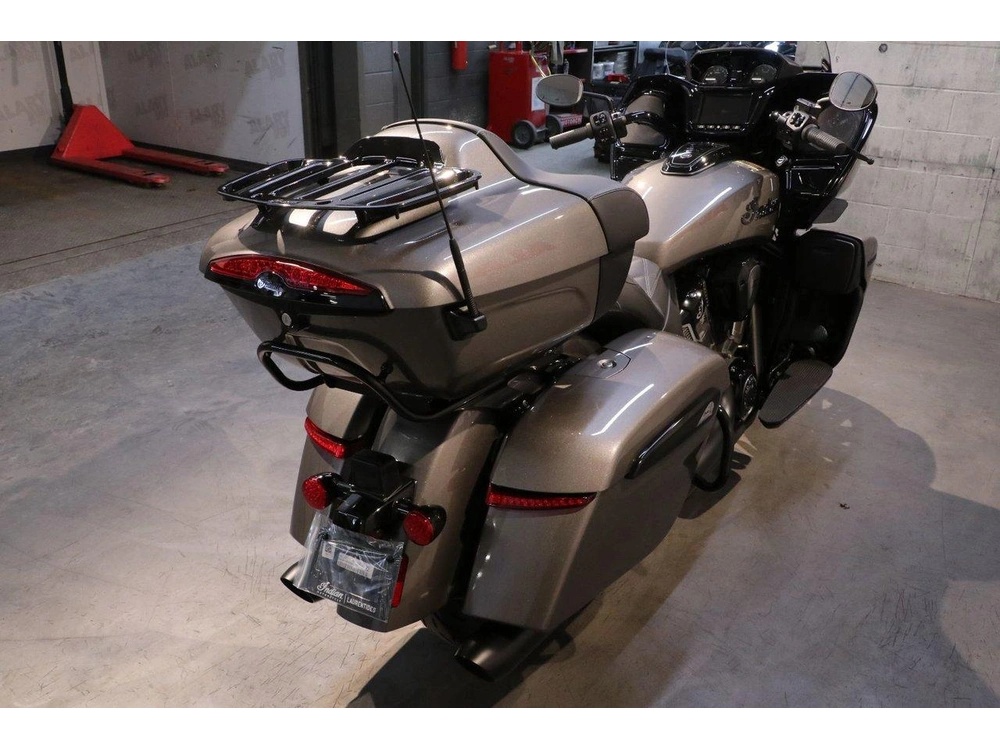 2026 Indian Motorcycle Pursuit Dark Horse + 112 alt