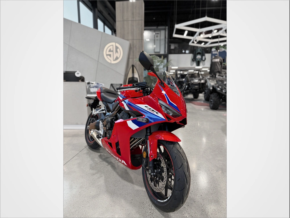 2026 Honda Cbr650r E-clutch (abs) alt
