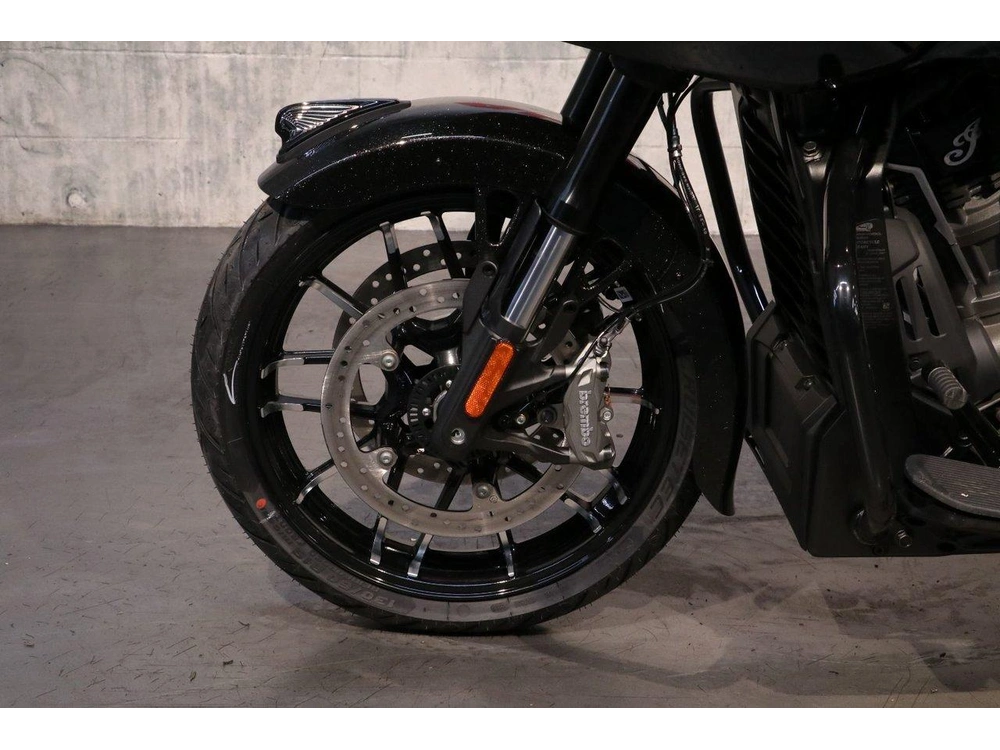 Indian Motorcycle Indian Challenger Dark Horse +112 & Powerband Audio 2026 alt