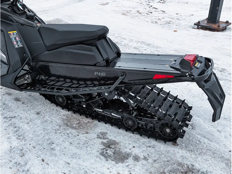 2025 Polaris 650 Switchback Assault 146 // Shadow Gray/Gloss Black