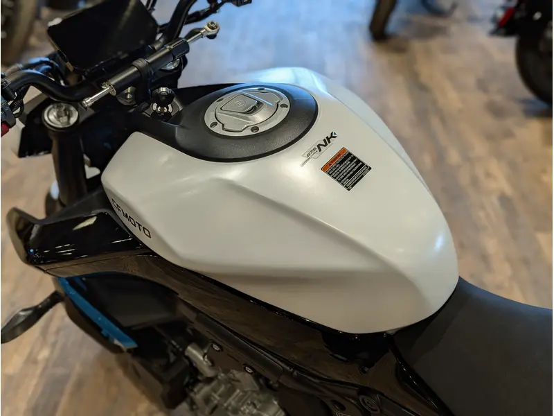 2026 CFMOTO 675NK // Glacier White thumbnail 9