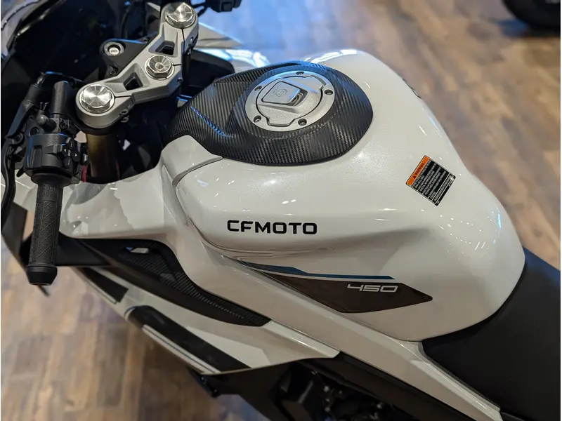 2026 CFMOTO 450SS // Nebula White thumbnail 9