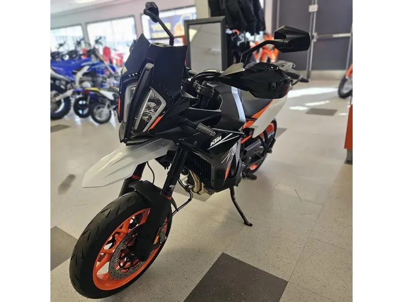 2024 KTM 890 SMT thumbnail 5