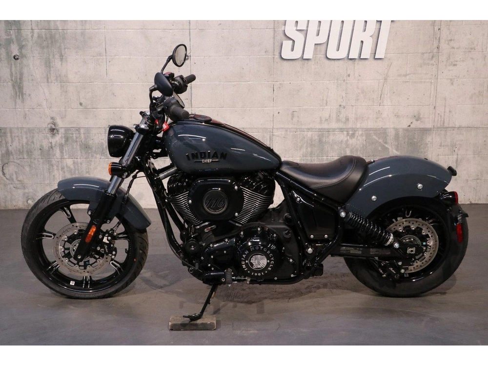 2025 Indian Motorcycle Chief Dark Horse alt