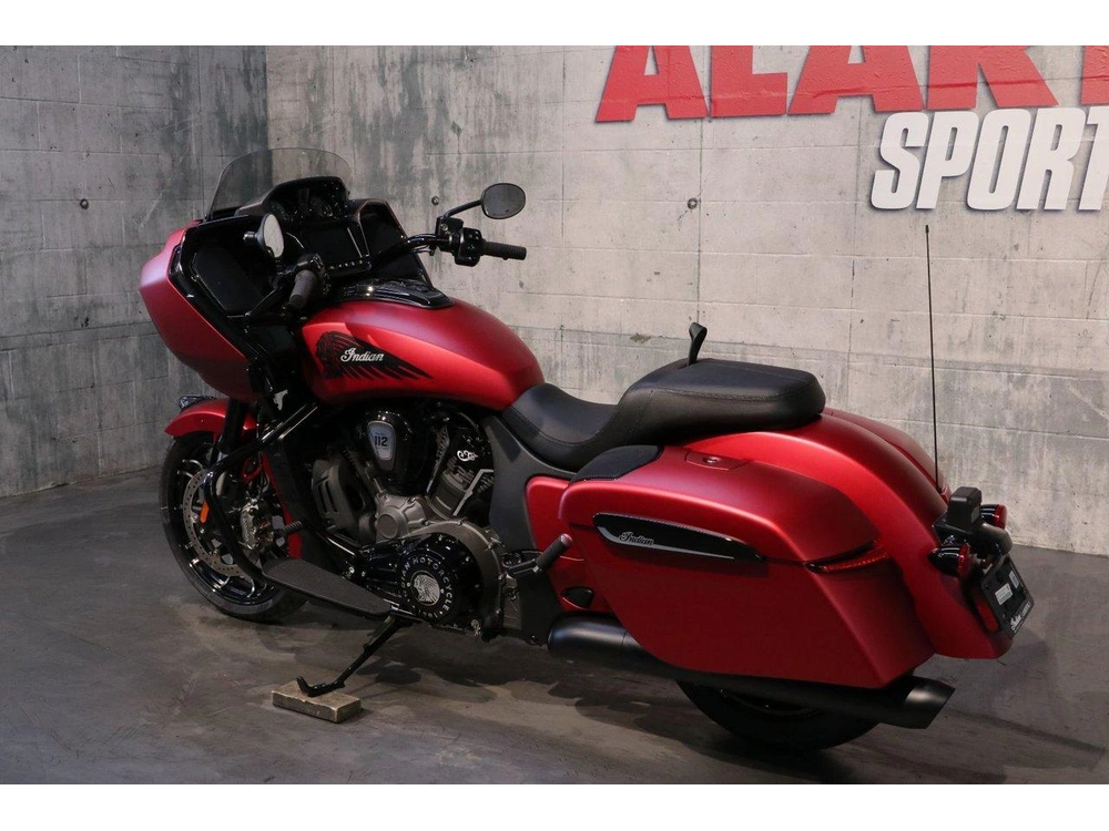Indian Motorcycle Indian Challenger Dark Horse +112 & Powerband Audio 2026 alt