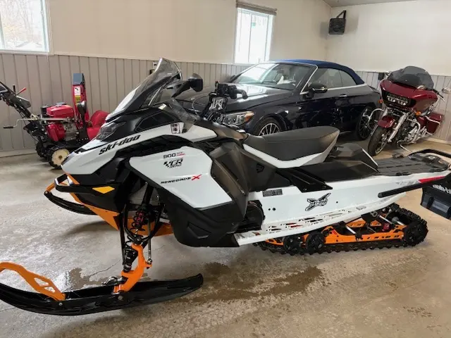 Ski-Doo renegade x 900 turbo 130 2025
