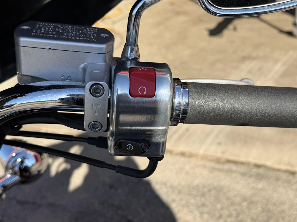 2010 Yamaha V Star 650 Midnight Custom alt