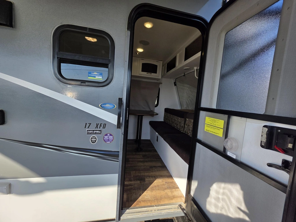 2016 Jayco Jay Feather 17xfd alt