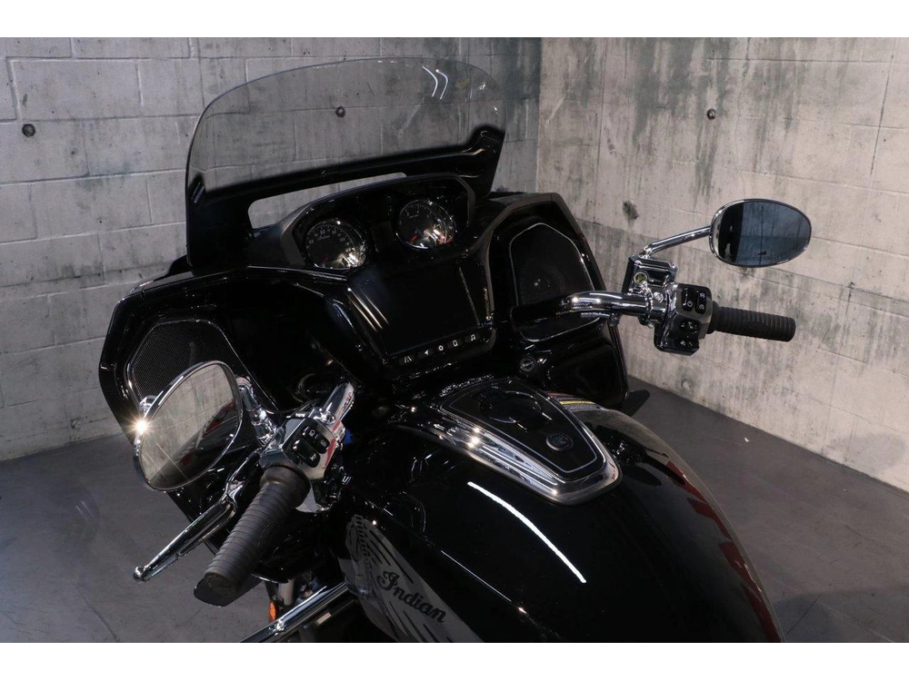 Indian Motorcycle Challenger Limited + 112 & Powerband Audio 2026 alt