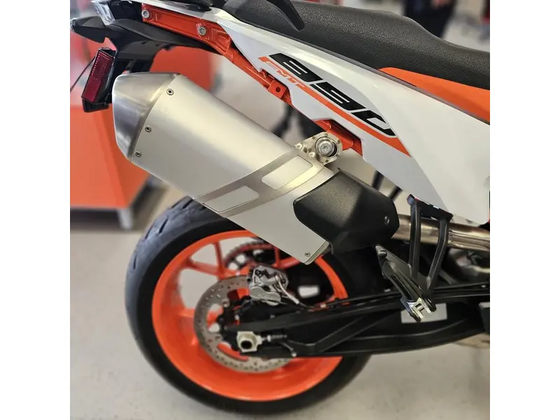 2024 KTM 890 SMT thumbnail 21