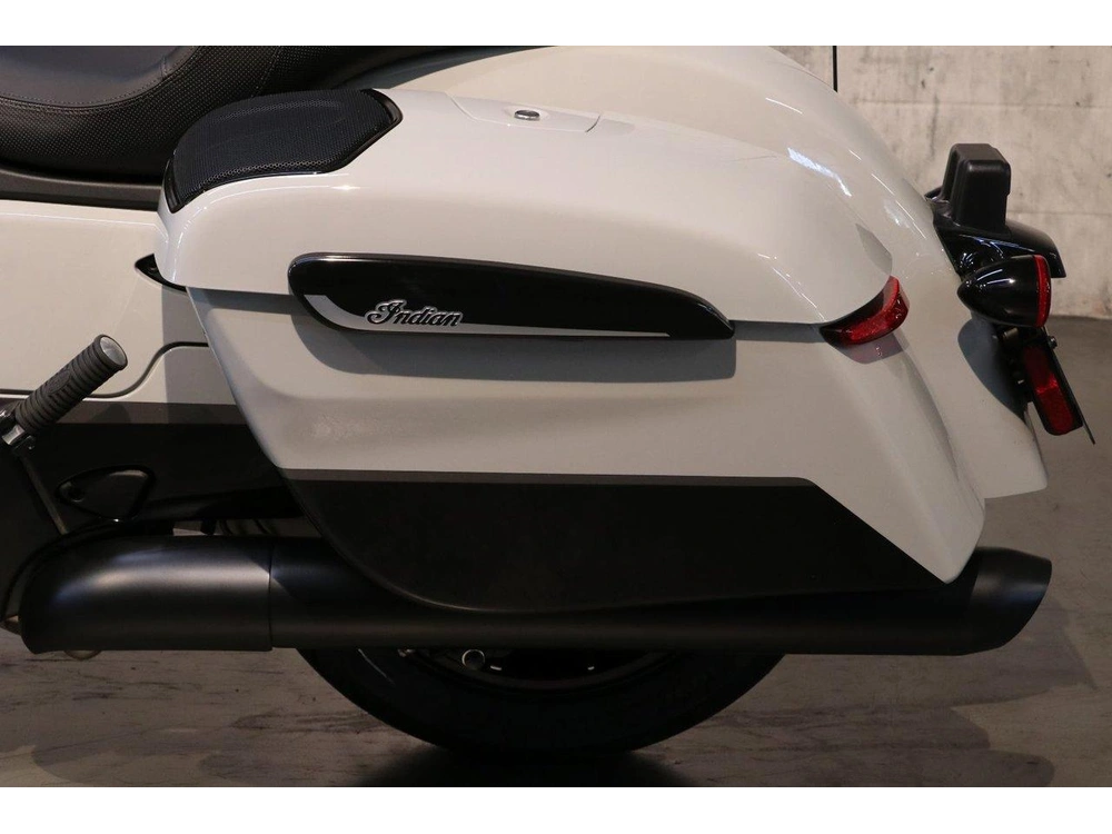 2026 Indian Motorcycle Challenger Dark Horse +112 & Powerband Audio alt