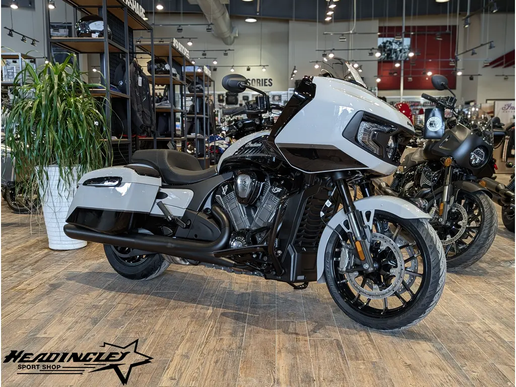 2026 Indian Motorcycle Challenger Dark Horse 112 + PowerBand Audio Package // Chalk with Black Metallic