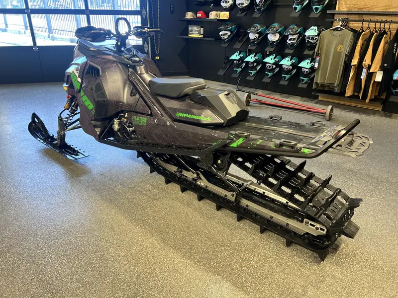 2026 Lynx SHREDDER RE 3900 850 E-TEC Turbo R PowderMax X-Light 3.0" SHOT w/ 10.25" Touchscreen