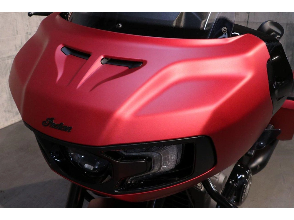 Indian Motorcycle Indian Challenger Dark Horse +112 & Powerband Audio 2026 alt