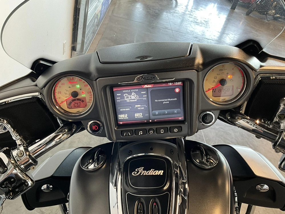 2019 Indian Motorcycle Roadmaster alt