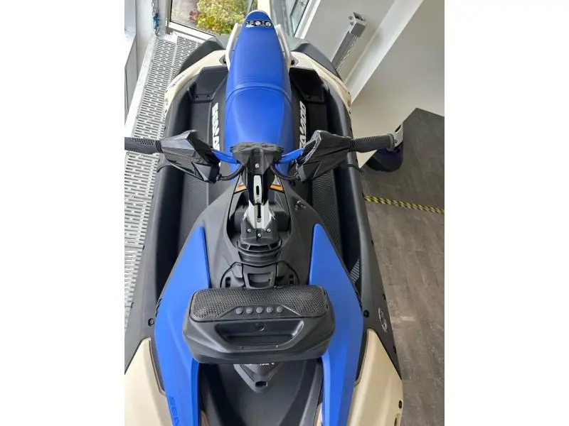 2025 Sea-Doo Spark Trixx 3P (Audio) thumbnail 3