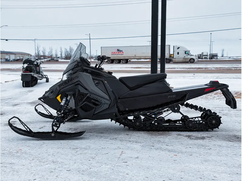 2025 Polaris 650 Switchback Assault 146 // Shadow Gray/Gloss Black
