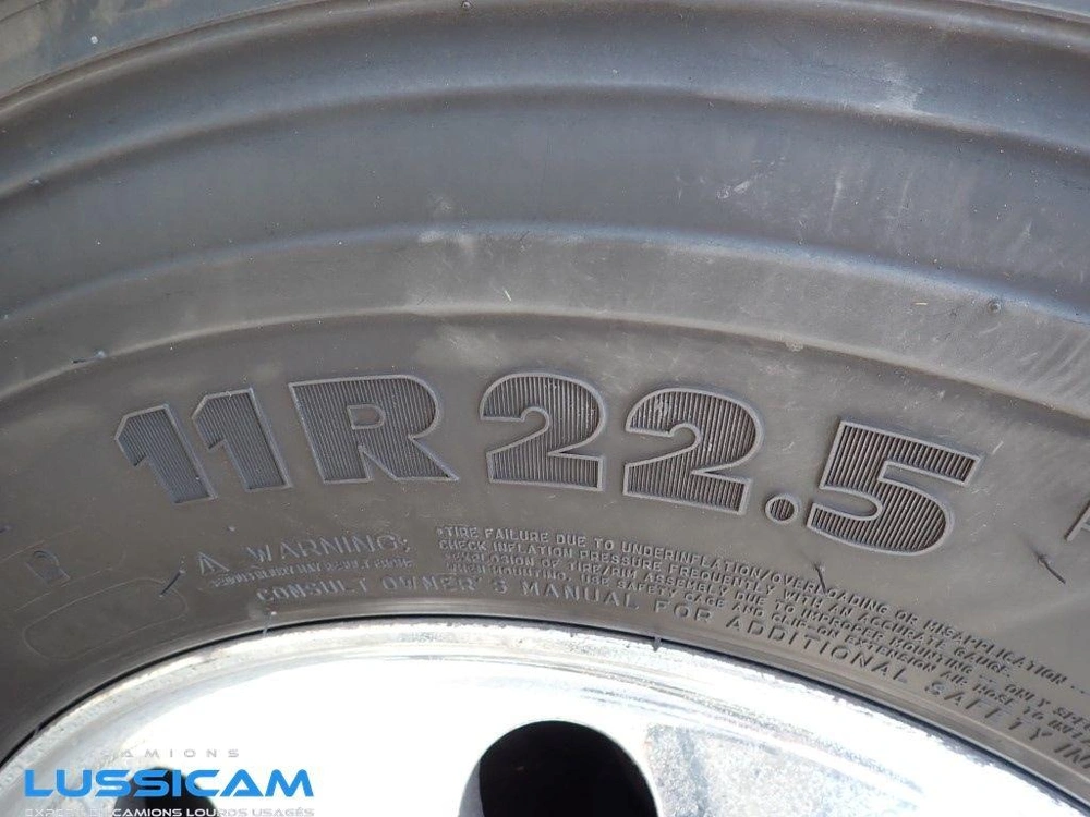 2013 Freightliner M2106