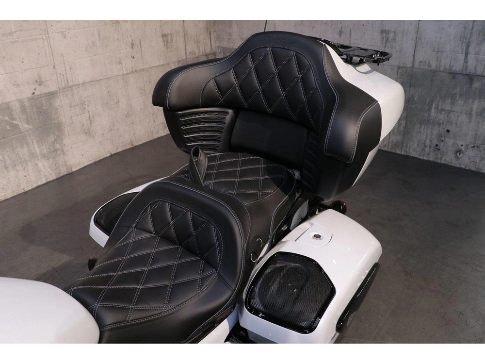 2026 Indian Motorcycle Indian Pursuit Dark Horse 112 & Powerband Audio alt