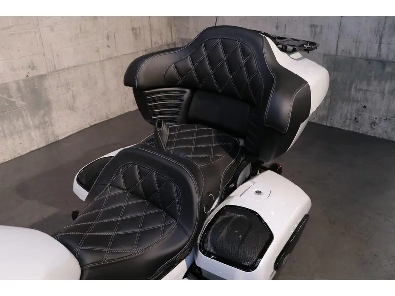 2026 Indian Motorcycle Pursuit Dark Horse 112 & powerband audio thumbnail 5