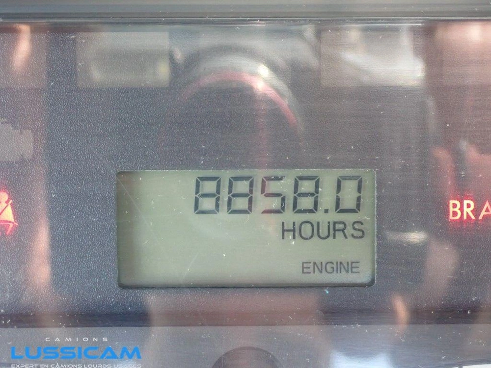 2013 Freightliner M2106