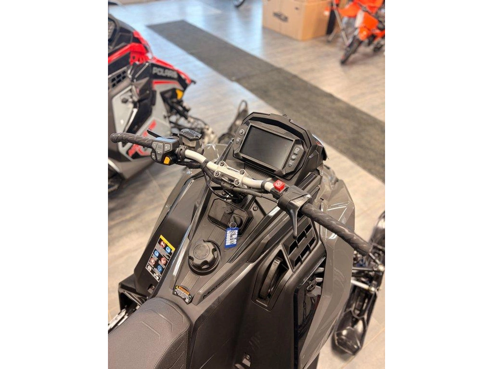 Polaris 850 Indy Vr1 137 2025 alt
