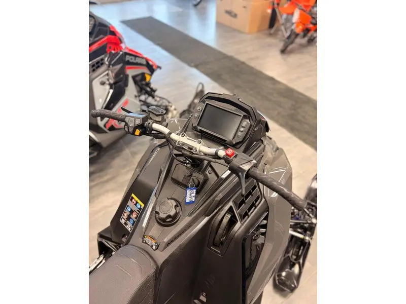 Polaris 850 INDY VR1 137 2025