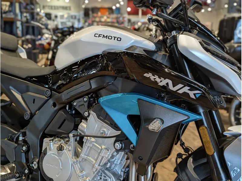 2026 CFMOTO 675NK // Glacier White thumbnail 7