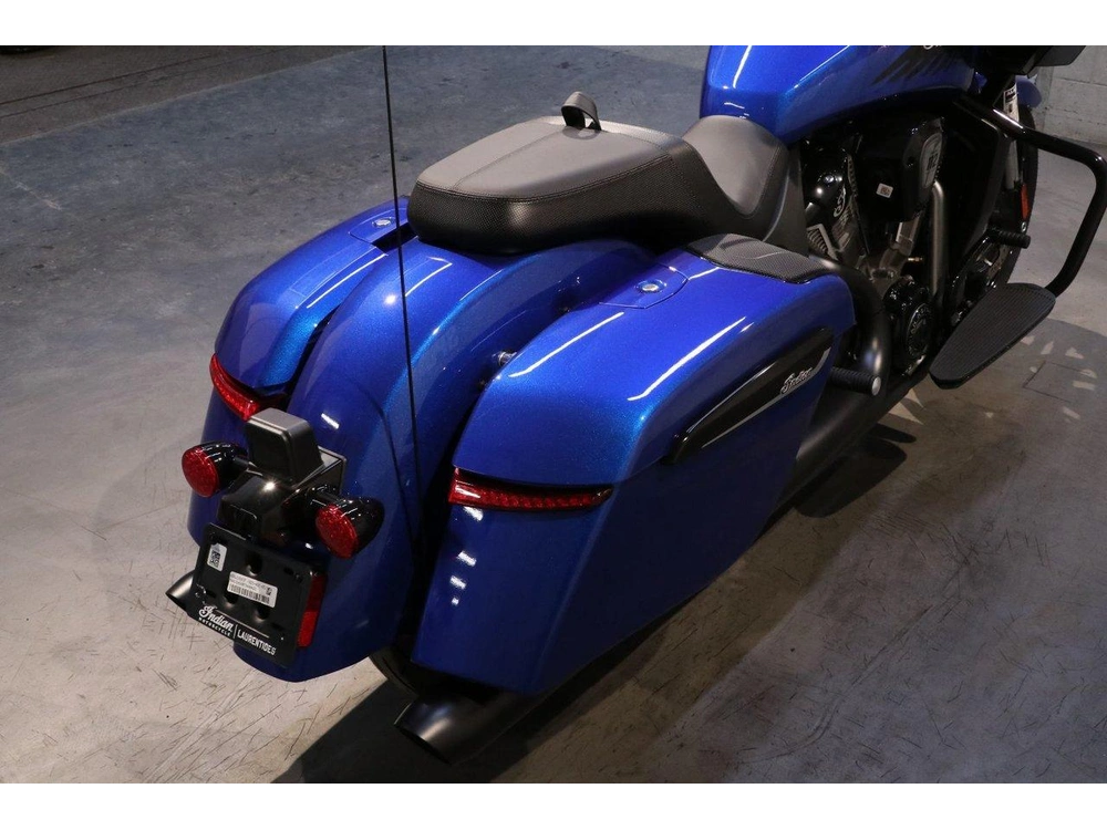 Indian Motorcycle Indian Challenger Dark Horse +112 & Powerband Audio 2026 alt