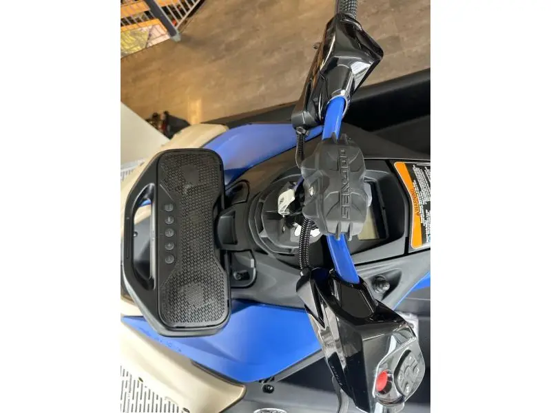 2025 Sea-Doo Spark Trixx 1P (Audio) thumbnail 4