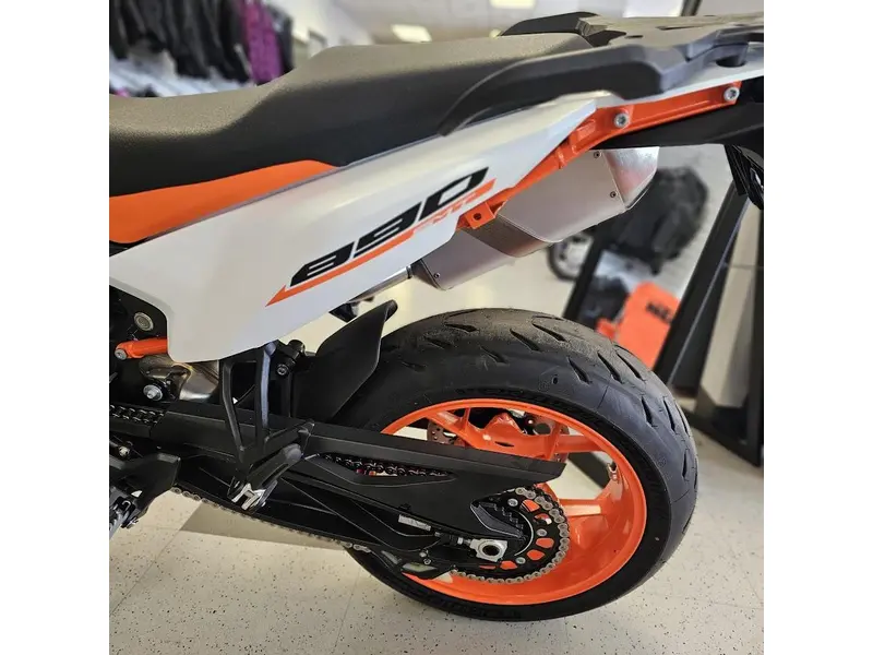 2024 KTM 890 SMT thumbnail 22