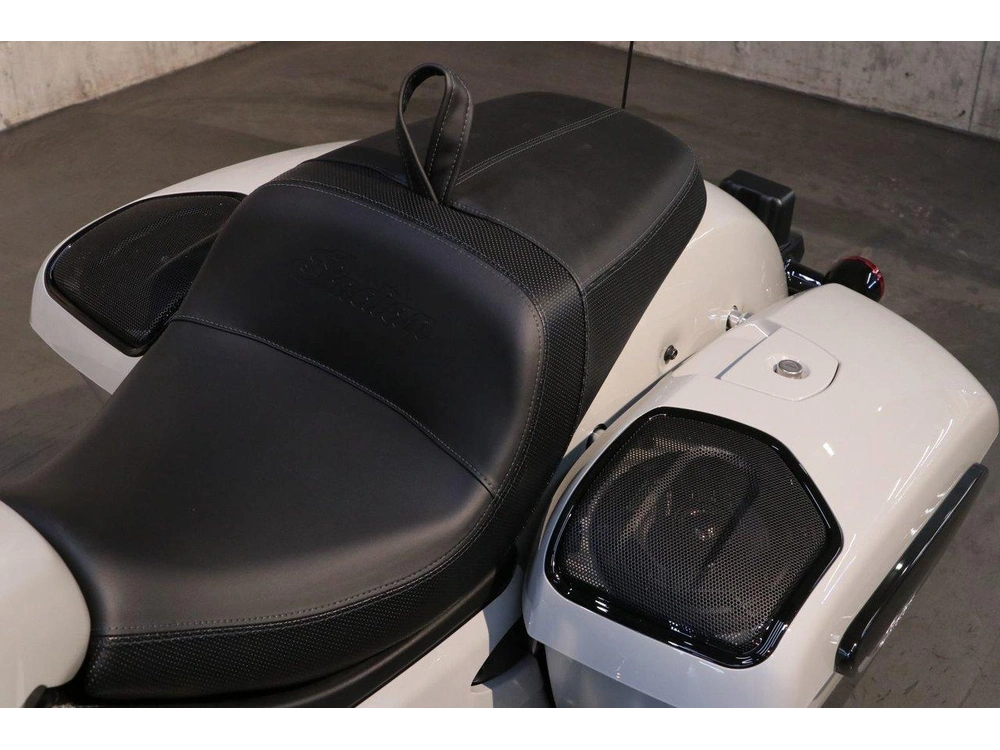 2026 Indian Motorcycle Challenger Dark Horse +112 & Powerband Audio alt