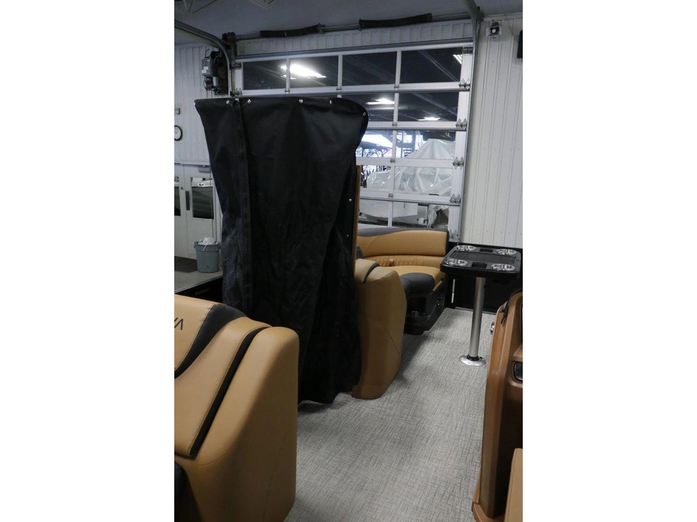 2026 Avalon Avalon Lsz 2385 Versatile Rear Bench + Yamaha 90 Hp alt