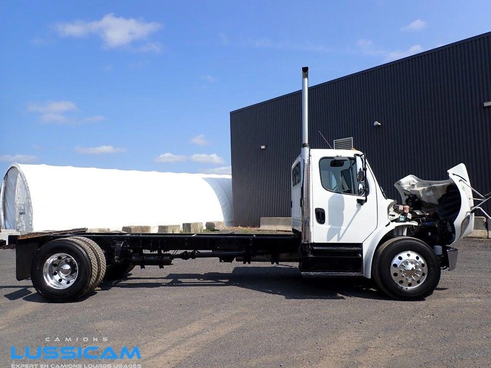 2013 Freightliner M2106