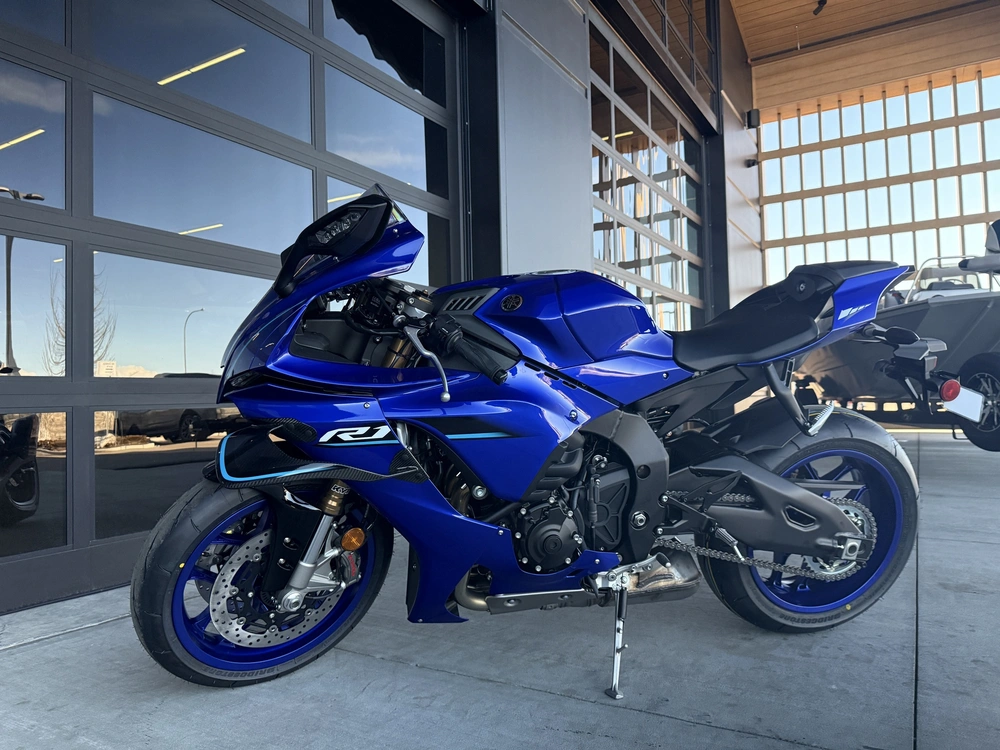 2026 Yamaha R1 alt