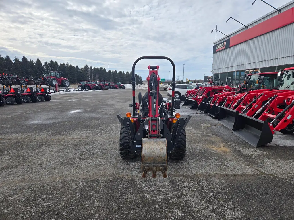 2023 Mahindra Max26XLT