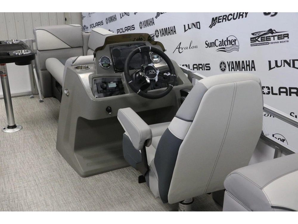2026 Avalon Venture 2180 Quad Lounger + Yamaha 70 Hp alt
