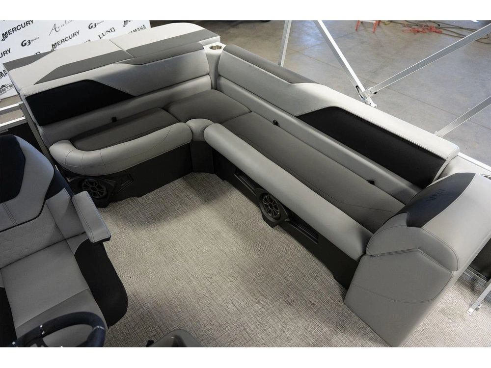 2025 Avalon Venture 2380 Cruise + Yamaha 70 Hp alt