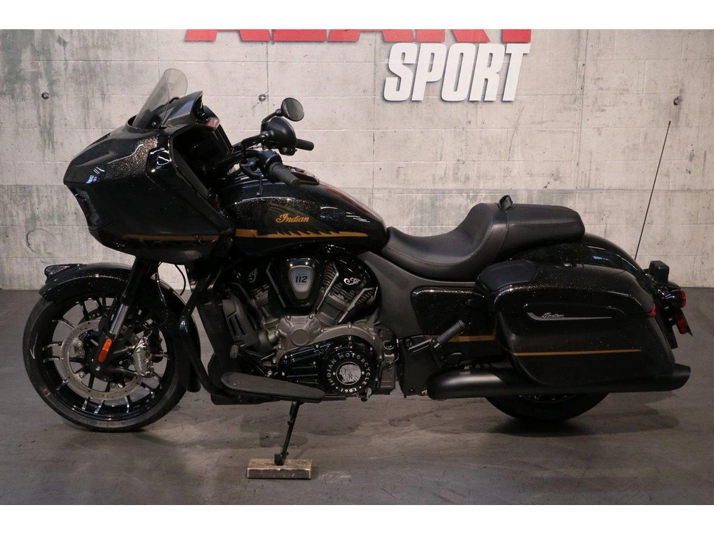 Indian Motorcycle Challenger Dark Horse +112 & Powerband Audio 2026 alt