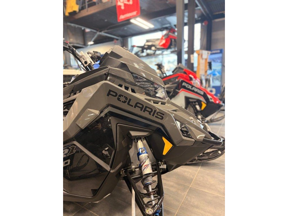 Polaris 850 Indy Vr1 137 2025 alt