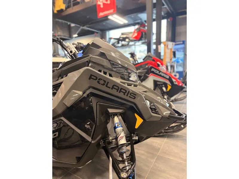 Polaris 850 INDY VR1 137 2025