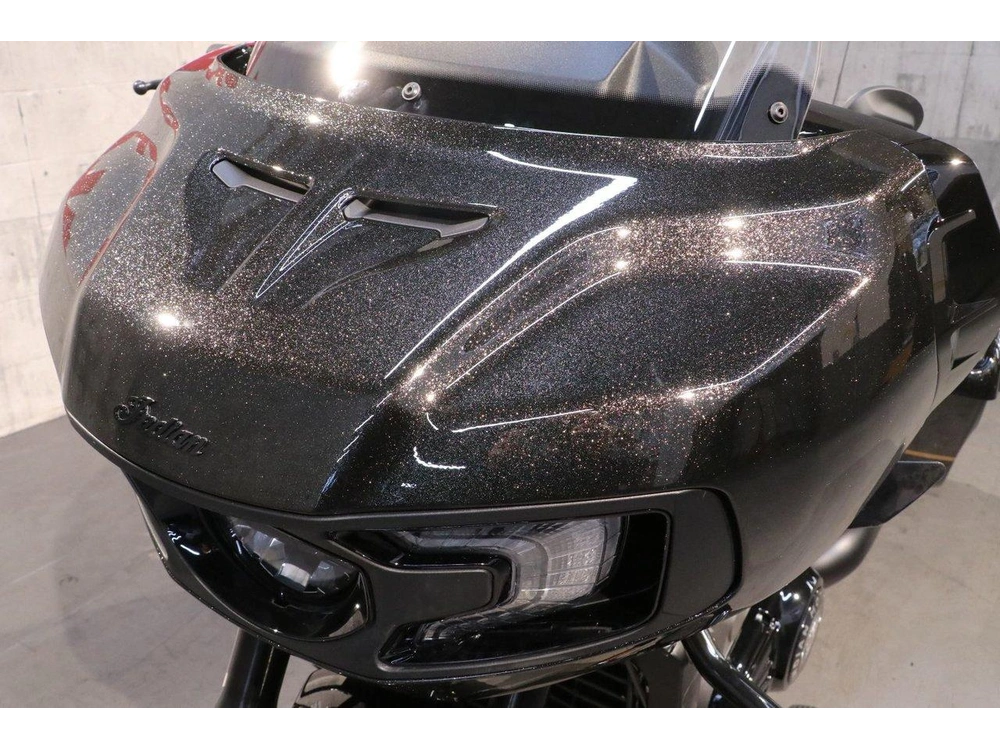 Indian Motorcycle Indian Challenger Dark Horse +112 & Powerband Audio 2026 alt