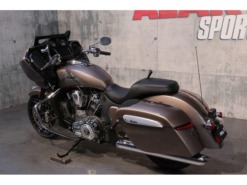 Indian Motorcycle Challenger Limited + 112 & Powerband Audio 2026 alt